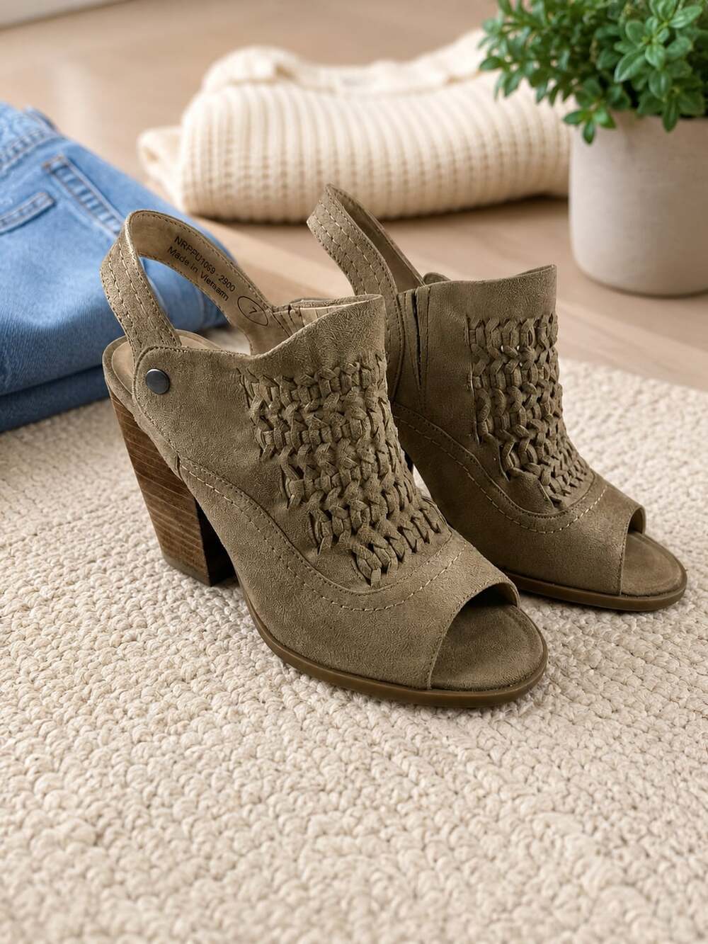 Altar’d State Taupe Woven Peep Toe Slingback Block Heels Women’s Size 7